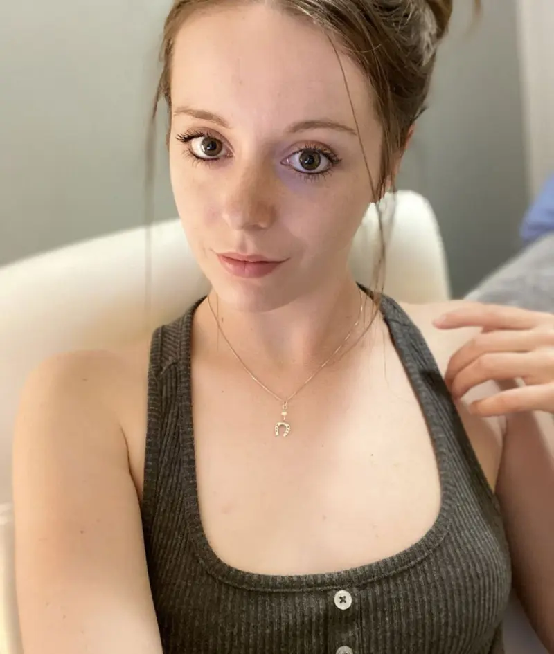 vakob86898 (18) female from US - sexting partner