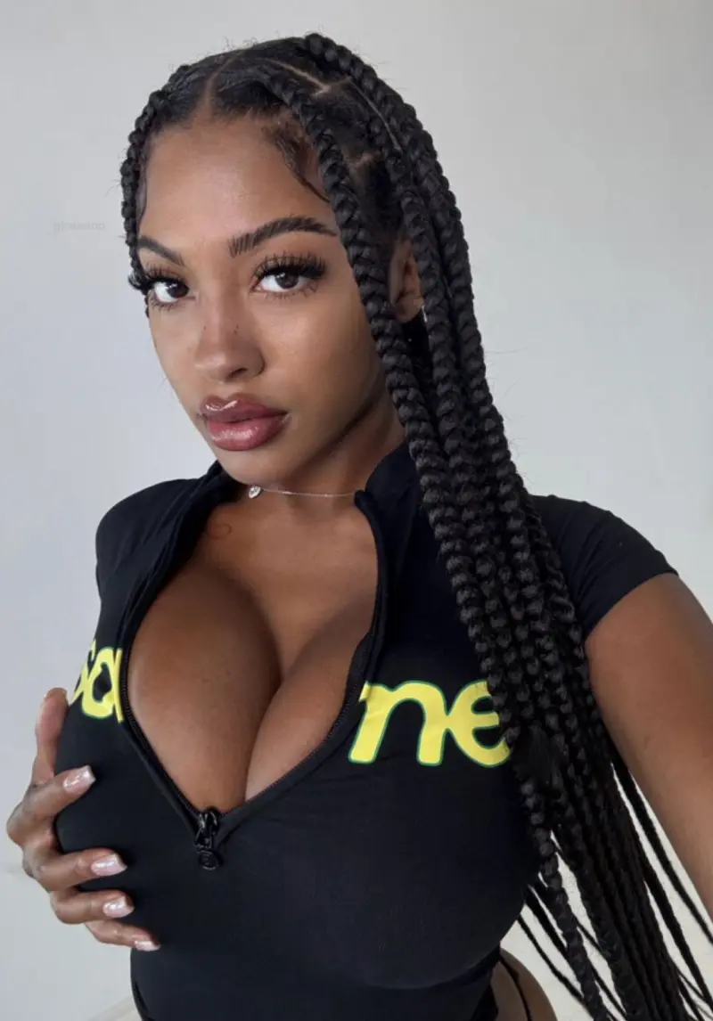 valliebb018901 (24) female from US - sexting partner