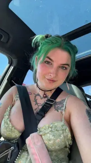 vasey25418 (23) female from DE - sexting partner