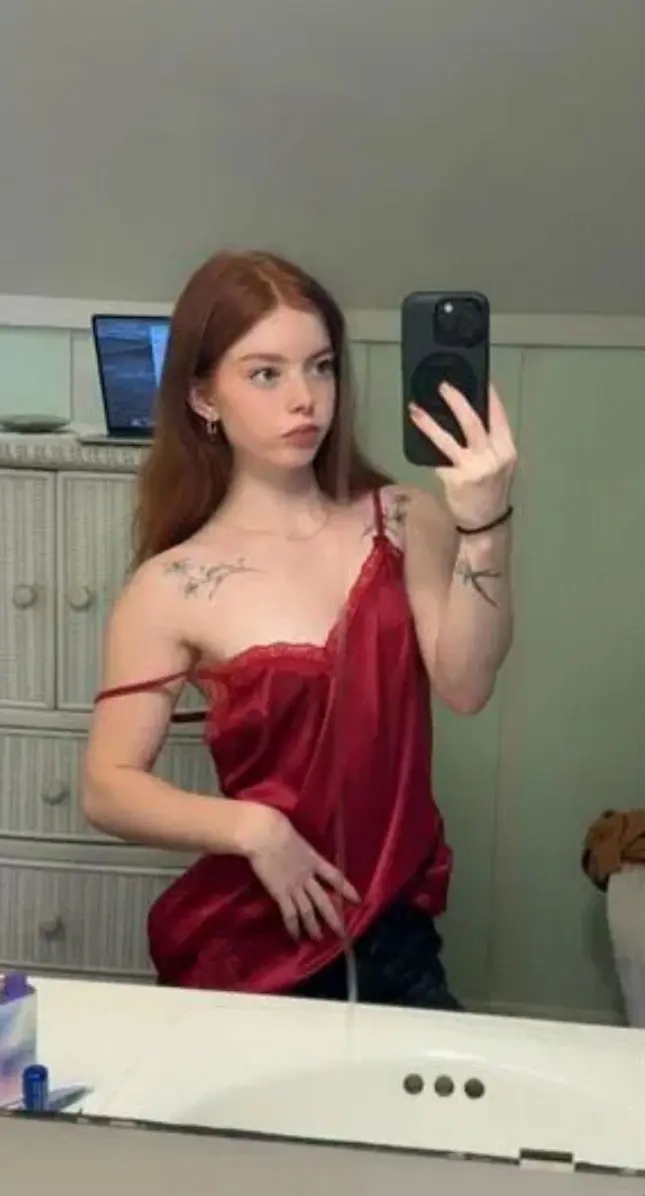 vatexejy (18) female from US - sexting partner
