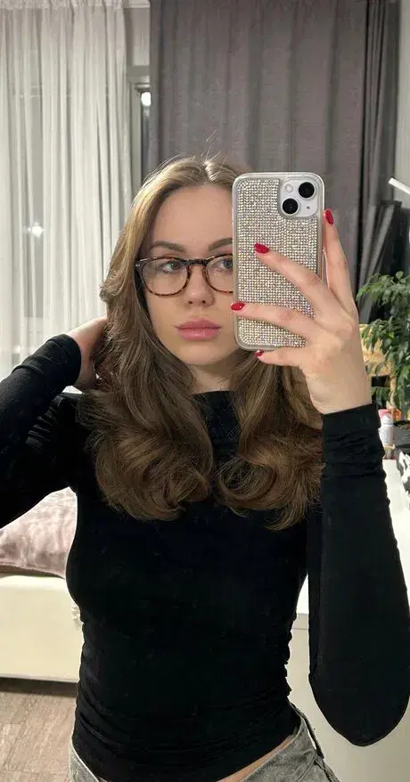 vawecov539 (18) female from AU - sexting partner