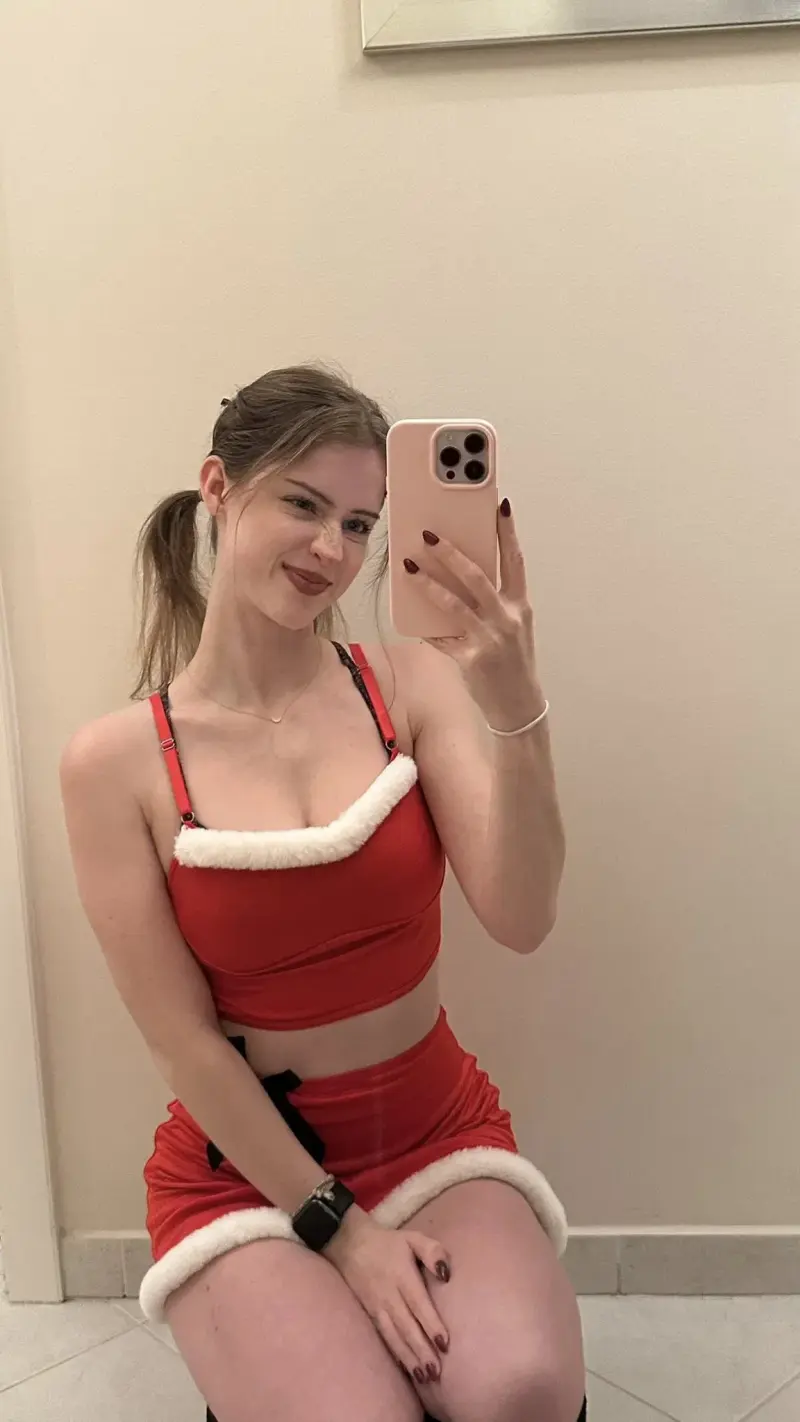 vawiv56390 (18) female from US - sexting partner