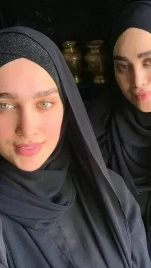 vawow62201 (24) female from GB - sexting partner