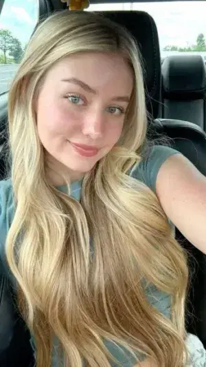 vebowac892 (23) female from FR - sexting partner