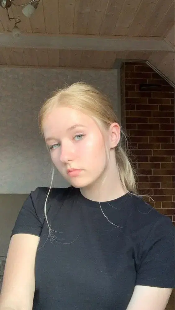 vefaco9842 (18) female from DE - similar profile