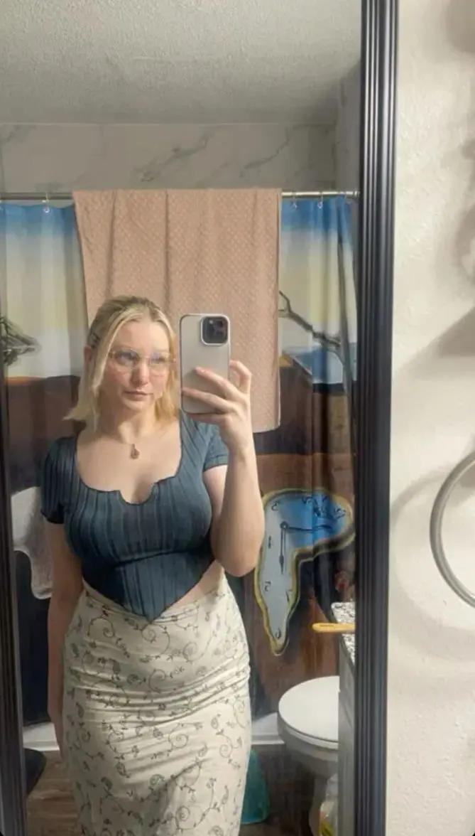 vefitibg (18) female from GB - sexting partner