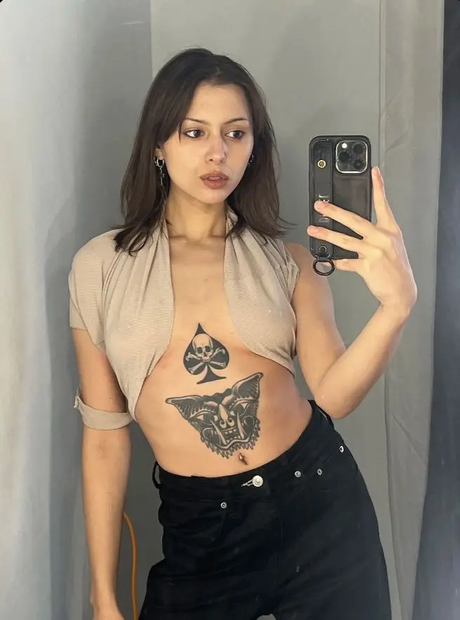 vefohjk (22) female from US - sexting partner