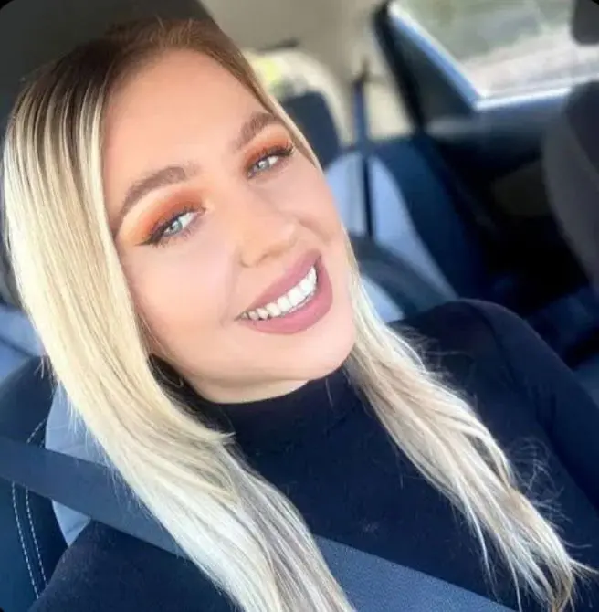 veherklo (23) female from GB - sexting partner