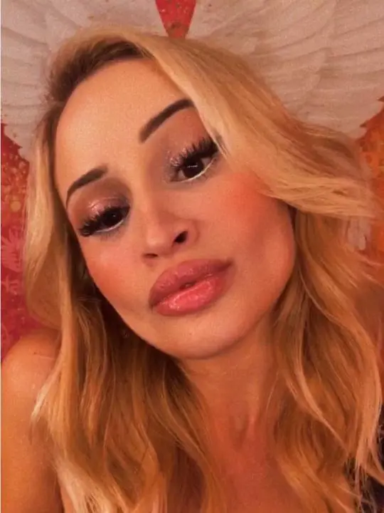 vekeki4305 (18) female from AU - sexting partner