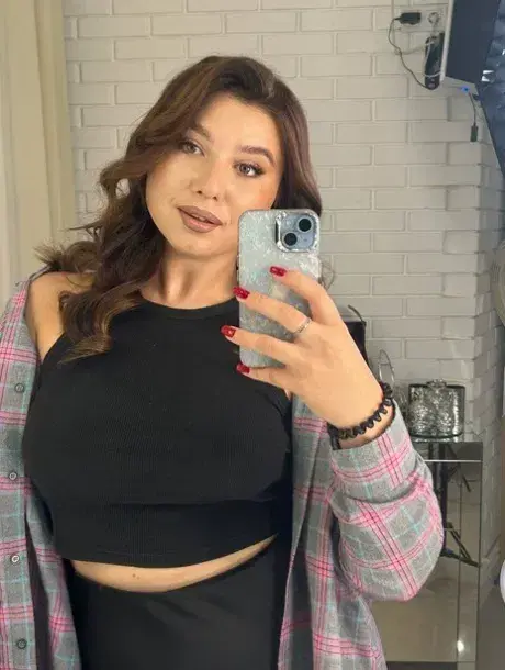 venade4004 (18) female from US - sexting partner