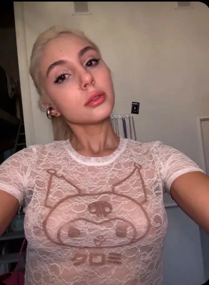 vepikukay (18) female from US - sexting partner