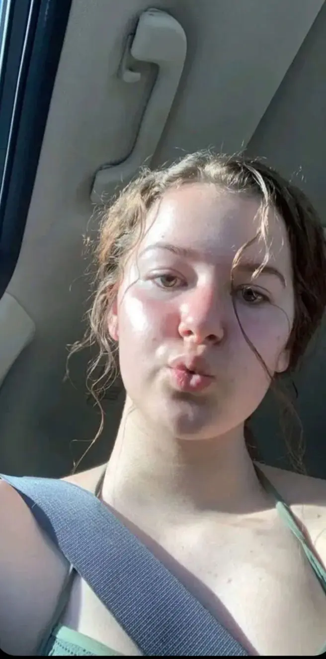 vereqai (18) female from US - sexting partner