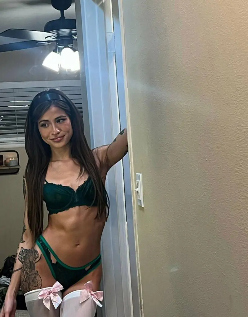 vexoda6414 (18) female from US - sexting partner