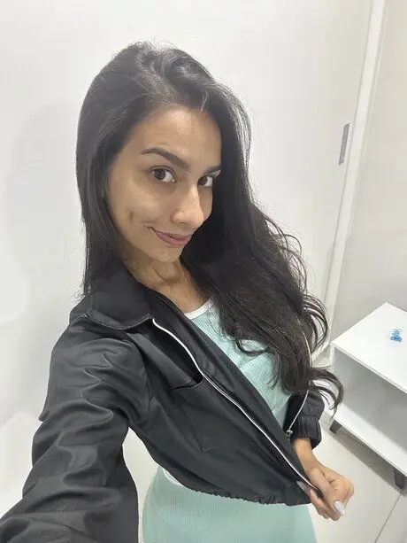 veyif93484 (18) female from GB - sexting partner