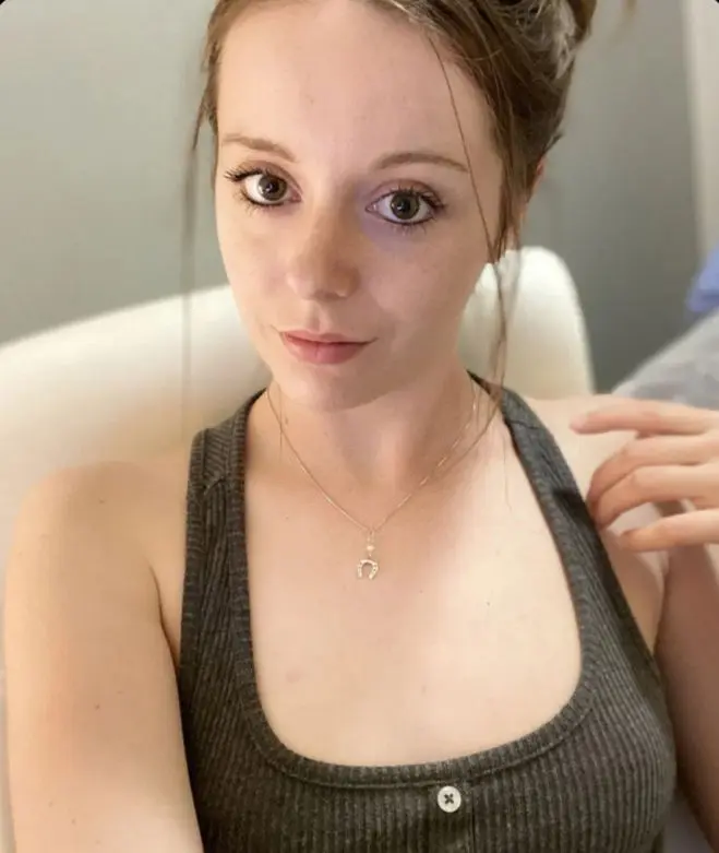 vifijaklo (18) female from US - sexting partner