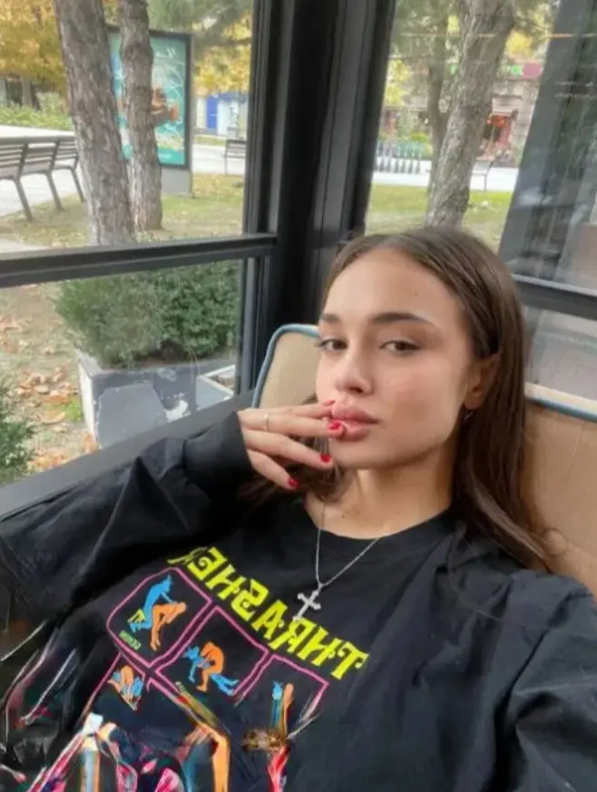 vigabau (18) female from US - sexting partner