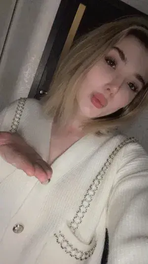 virave3042 (23) female from GB - sexting partner