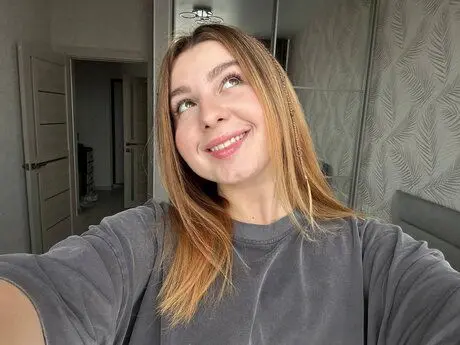 vivadi9803 (18) female from GB - sexting partner