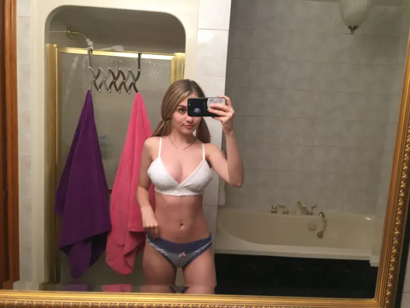 viyoh82985 (18) female from US - sexting partner