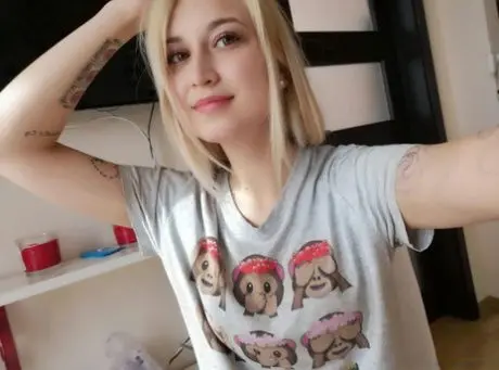 viyoxe2001 (18) female from CA - sexting partner