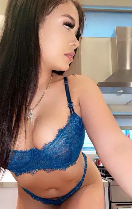 vobix52345 (22) female from US - sexting partner