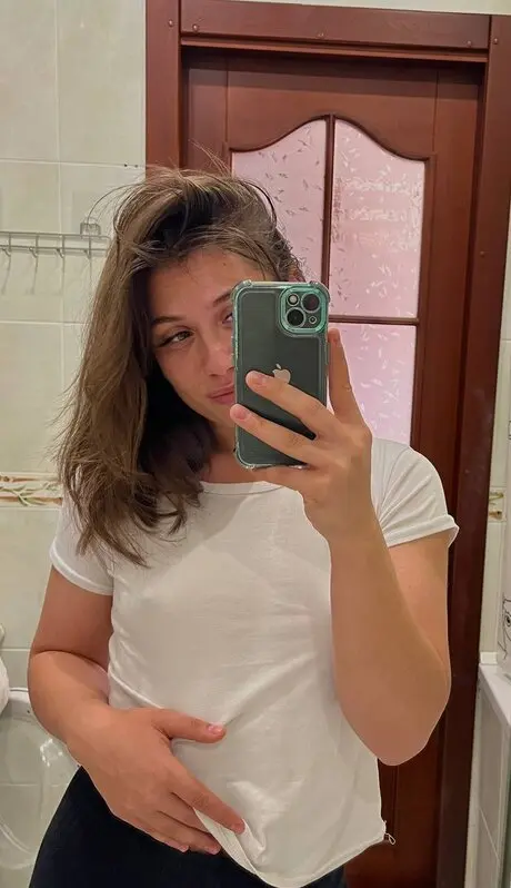 vodobay516 (18) female from GB - sexting partner