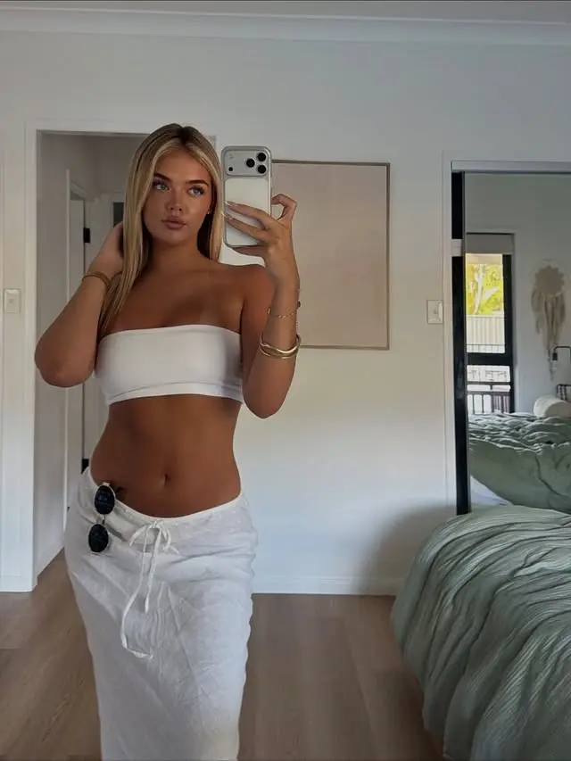 vofoloh842 (18) female from GB - sexting partner