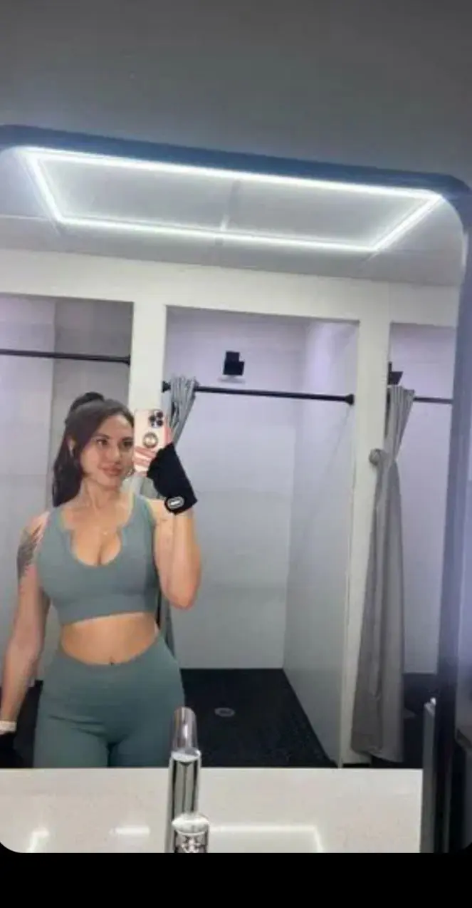 vokixivjk (18) female from US - sexting partner