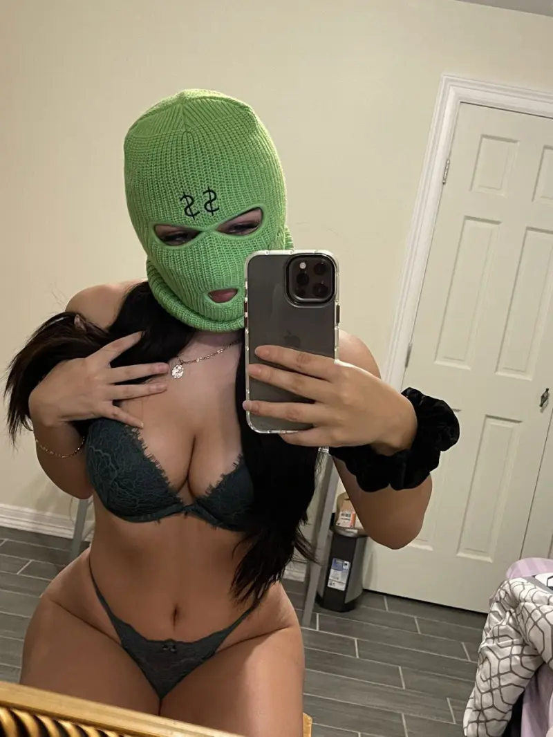 volay14656 (20) female from GB - sexting partner