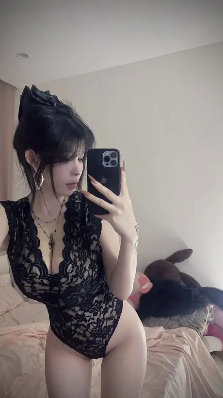 voreji9987 (18) female from GB - sexting partner