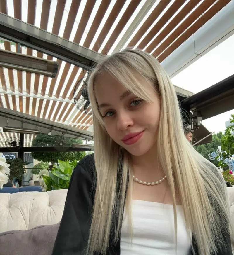 vovahov661 (18) female from US - sexting partner