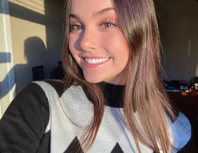 vufezeqy (18) female from GB - sexting partner