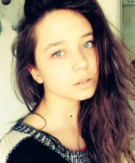 vunedila (18) female from US - sexting partner