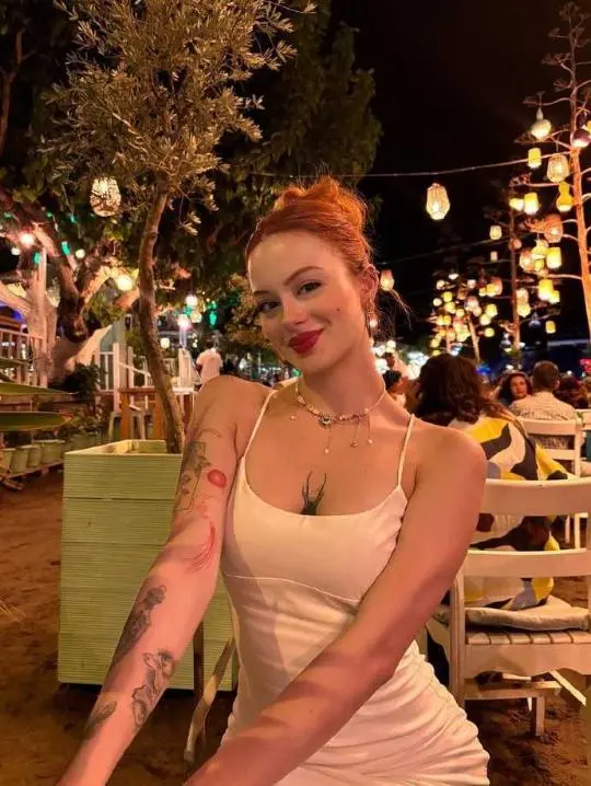 vywoyqw (24) female from US - sexting partner