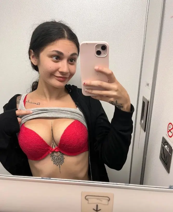 wabodoj (18) female from US - sexting partner