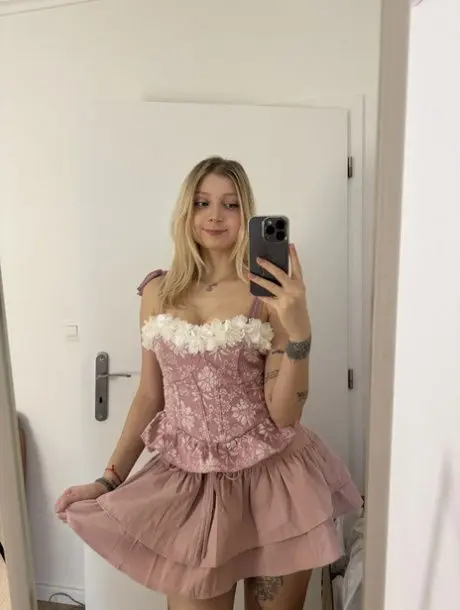 waditah696 (26) female from US - sexting partner