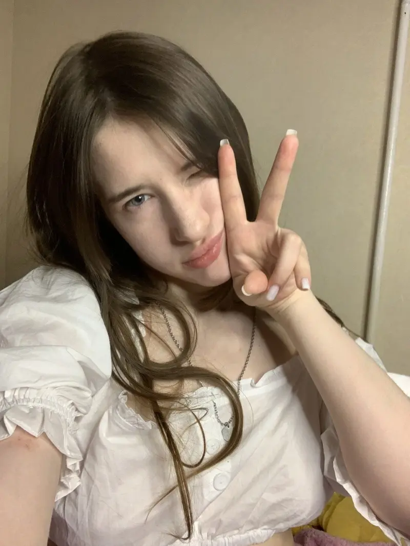 wajyhi (18) female from GB - sexting partner