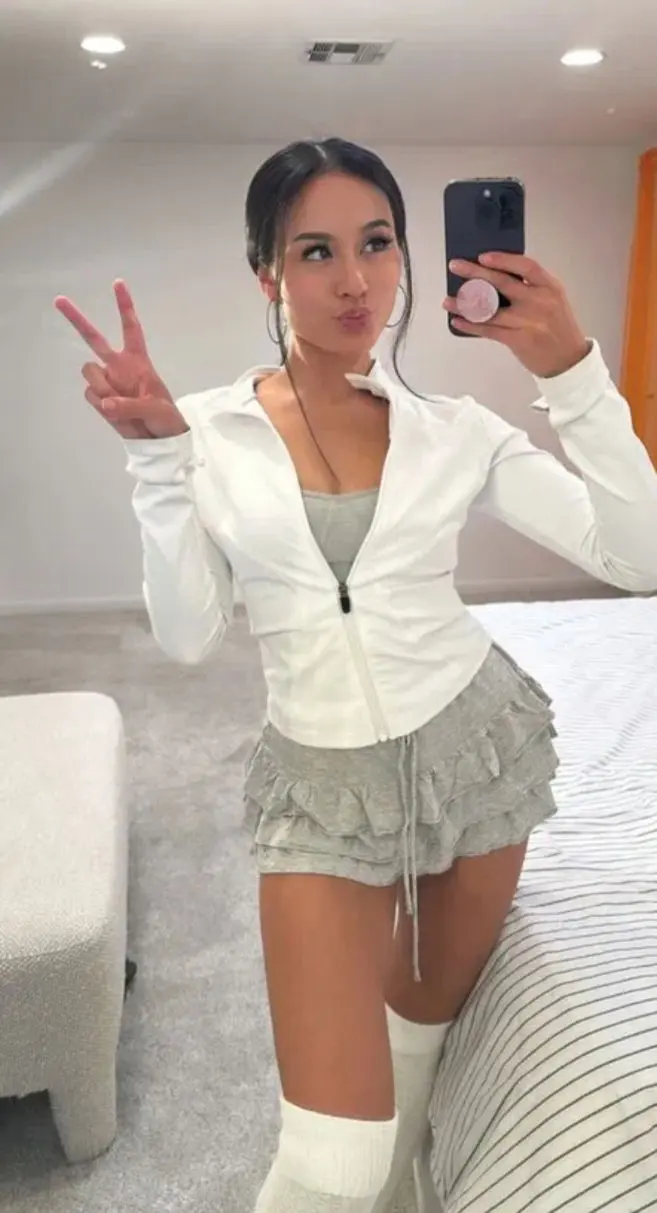 wakawap (22) female from FR - sexting partner