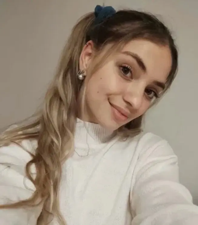 walejedy (22) female from GB - sexting partner