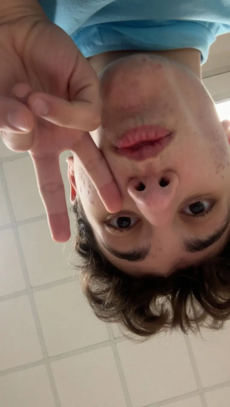 wallacesmith (18) male from US - sexting partner