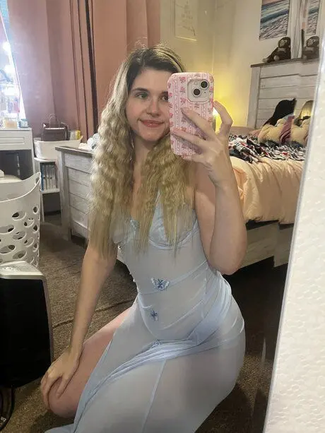 wamadi8526 (18) female from US - sexting partner