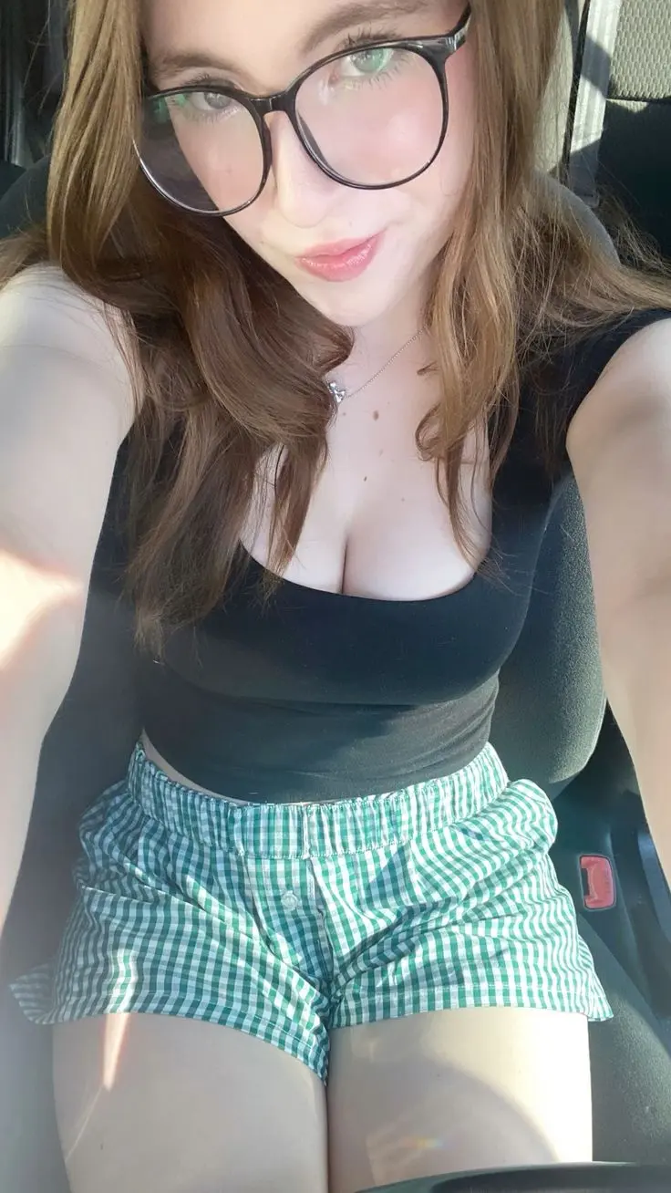 wamal82598 (18) female from GB - sexting partner