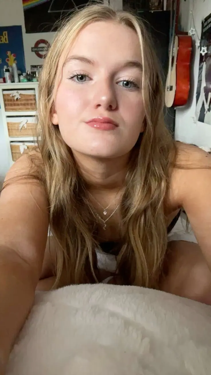 wanaxo9623 (18) female from GB - sexting partner