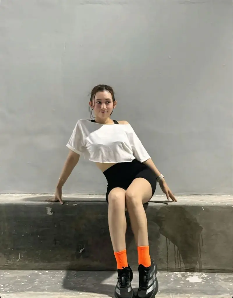 warakfrc (18) female from US - sexting partner