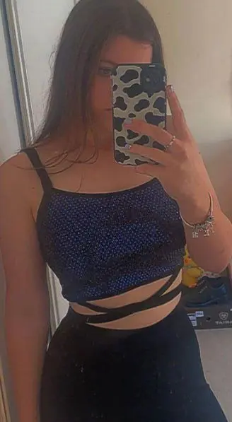 warole5569 (25) female from CA - sexting partner