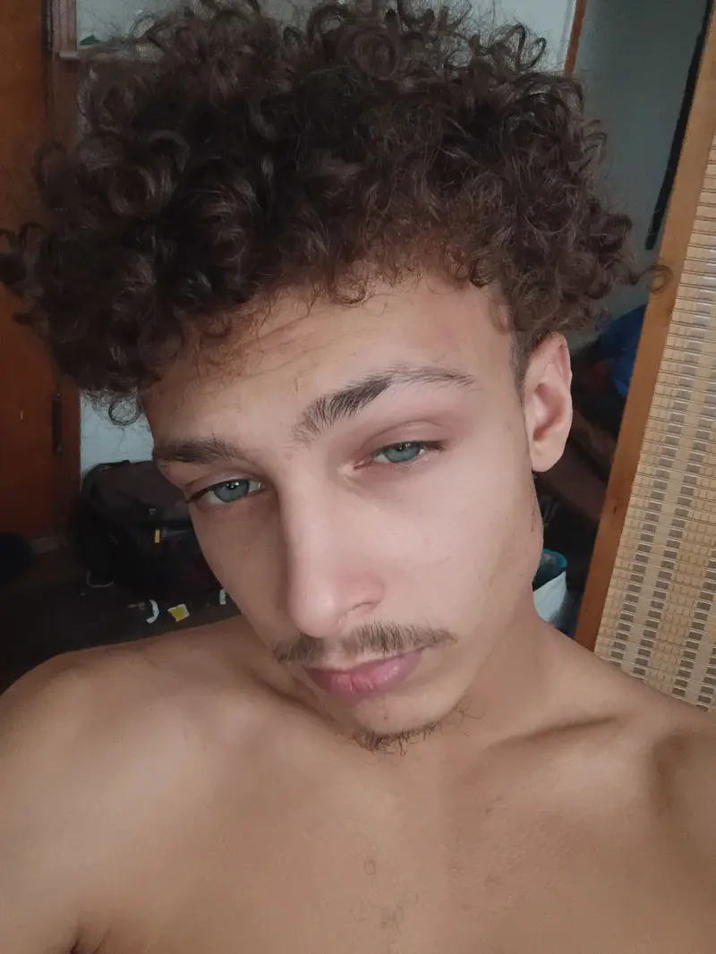 watttyyy56 (22) male from US - sexting partner