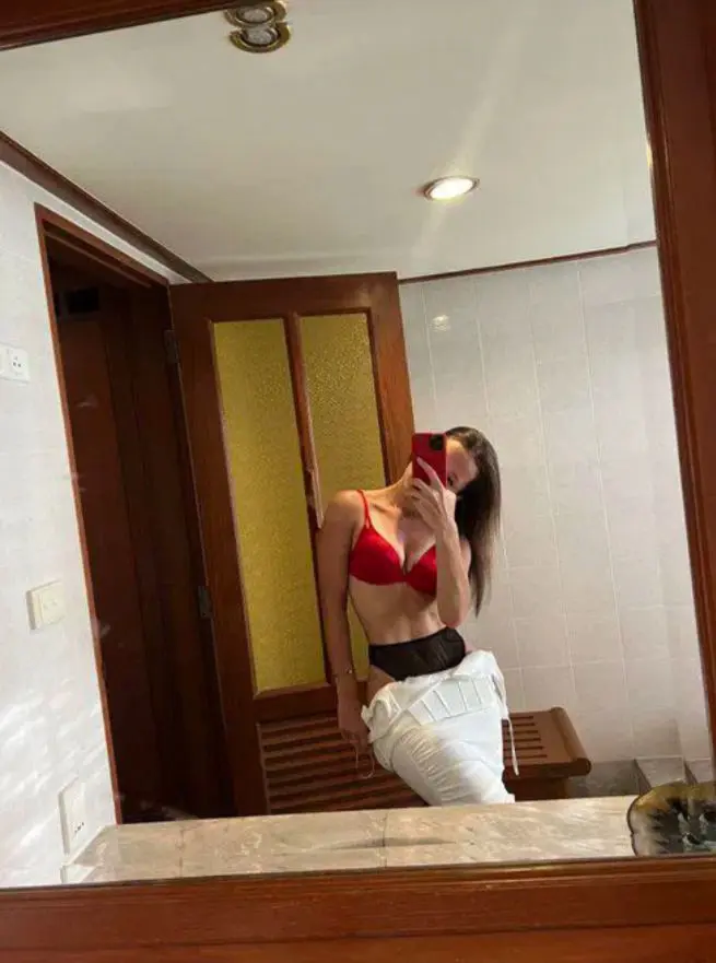 wayerji (21) female from US - sexting partner