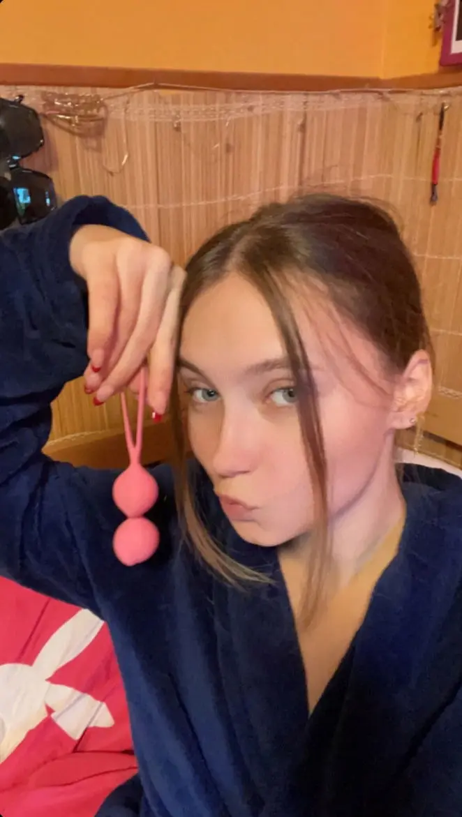 webojeb (22) female from US - sexting partner