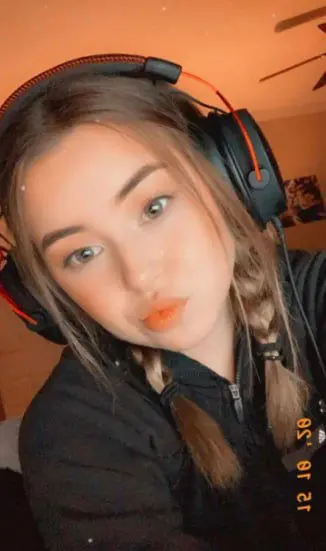 wecewa6484 (22) female from GB - sexting partner