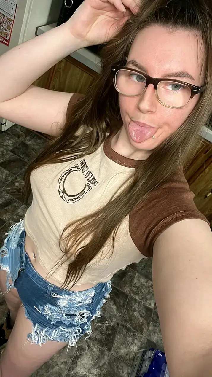 weditij492 (21) female from US - sexting partner